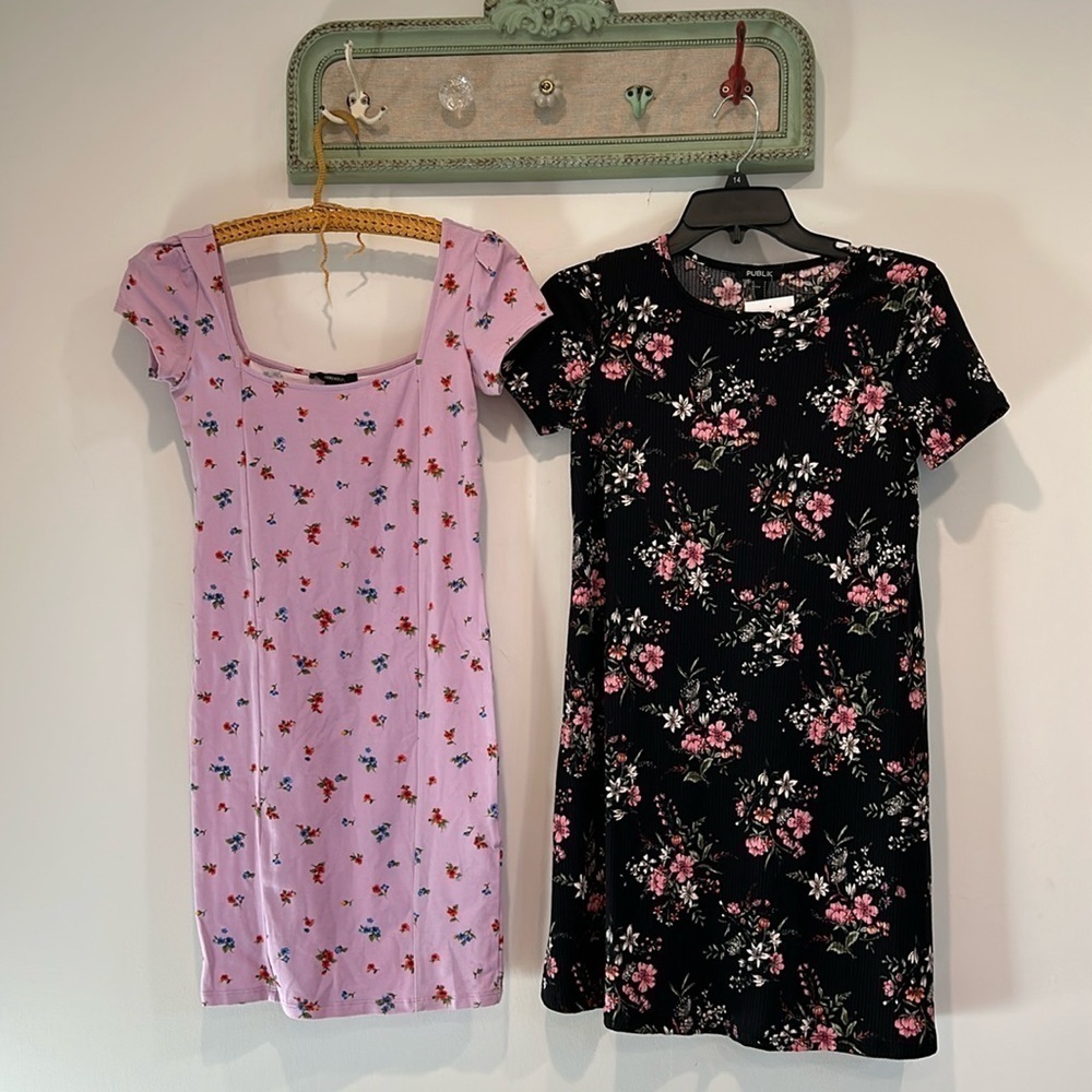 Forever 21 floral short sleeve mini dress women’s size small New w tags bundle